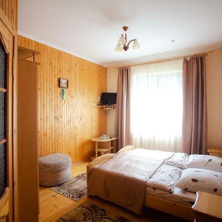 Synyogora Hotel Yaremche Bagian luar foto