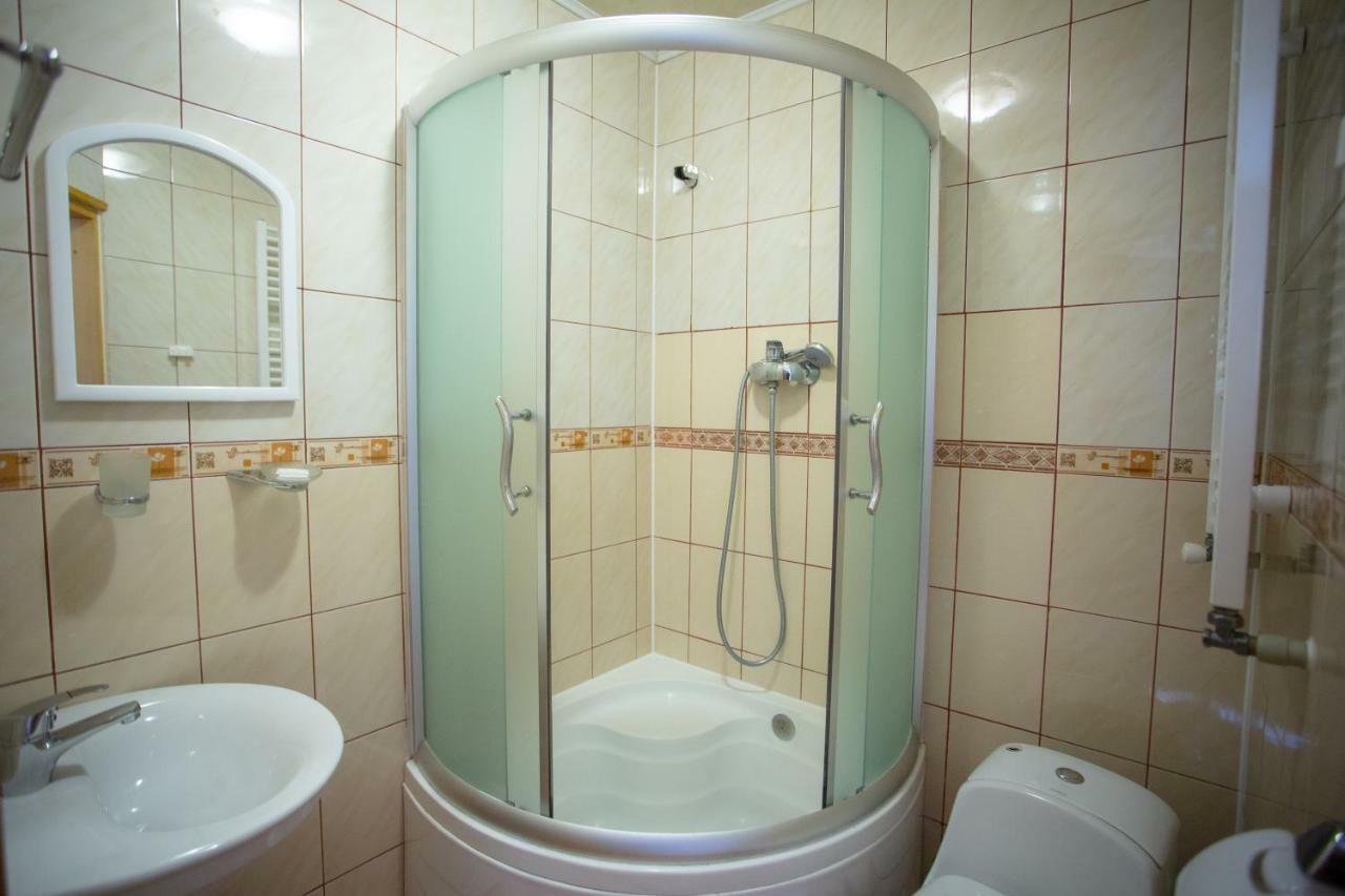 Synyogora Hotel Yaremche Bagian luar foto