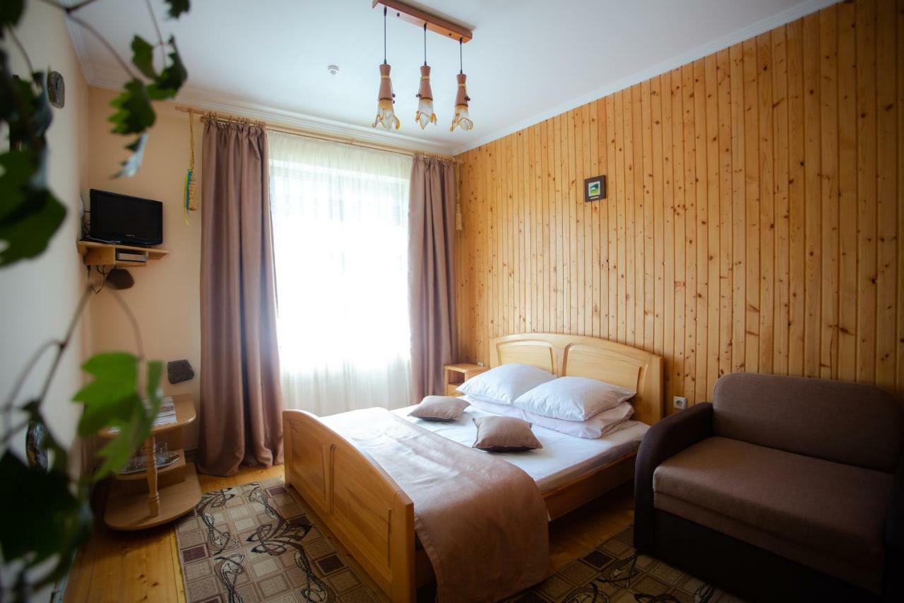 Synyogora Hotel Yaremche Bagian luar foto