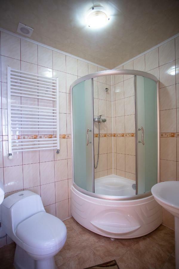 Synyogora Hotel Yaremche Bagian luar foto