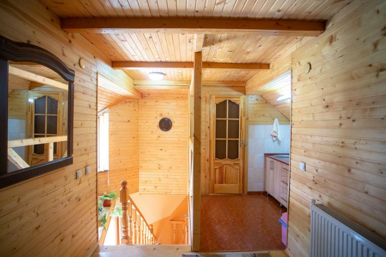 Synyogora Hotel Yaremche Bagian luar foto