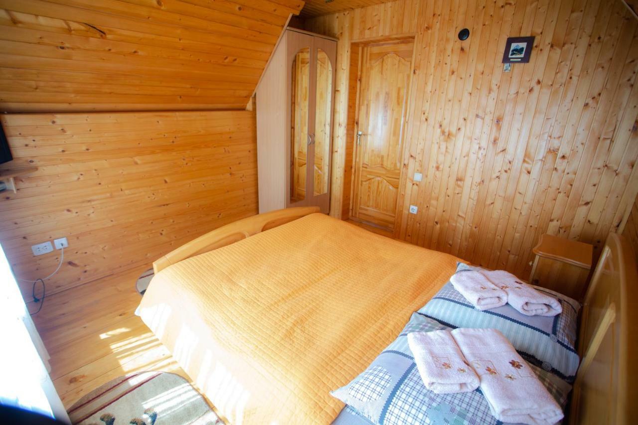 Synyogora Hotel Yaremche Bagian luar foto