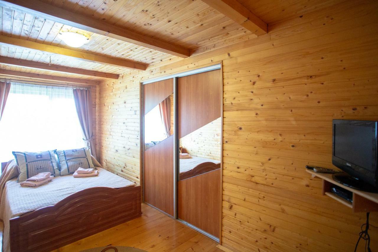 Synyogora Hotel Yaremche Bagian luar foto