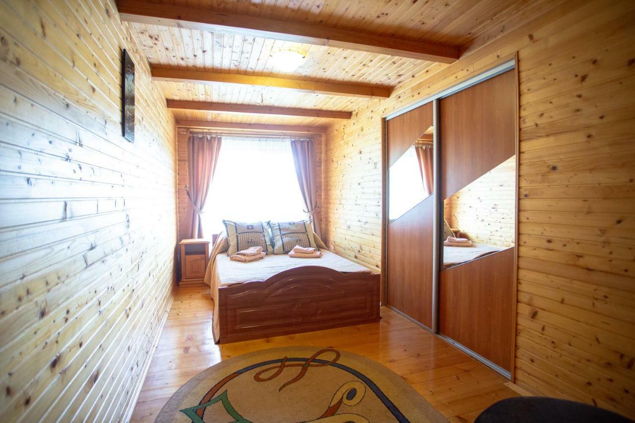 Synyogora Hotel Yaremche Bagian luar foto