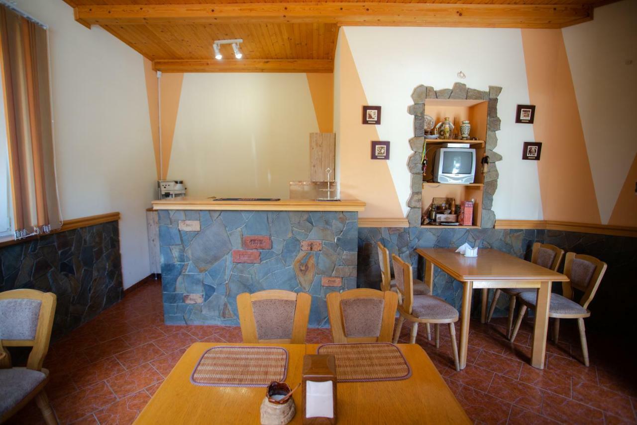 Synyogora Hotel Yaremche Bagian luar foto