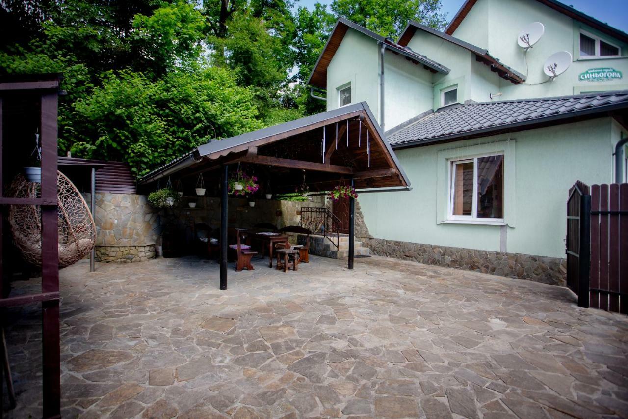 Synyogora Hotel Yaremche Bagian luar foto